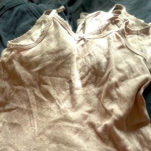 Undershirts 5T gap in VGUC